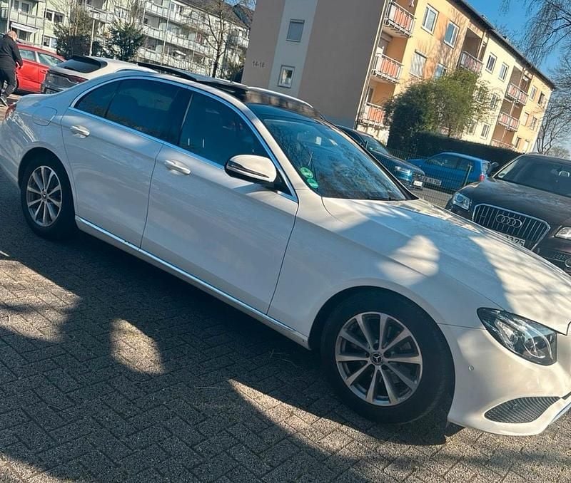 Gebraucht 2018 Mercedes E220 Limousine | 24.600 € (Superpreis) - Bild 1/4