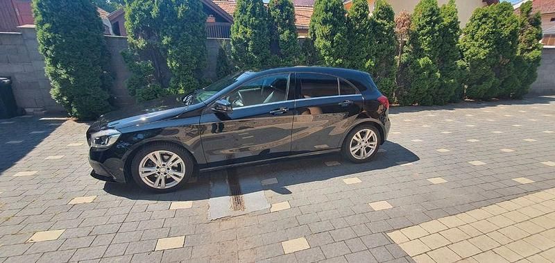 Schwarz Gebraucht 2017 Mercedes A180 Style Limousine | 14.900 € (Fairer Preis) - Bild 1/4