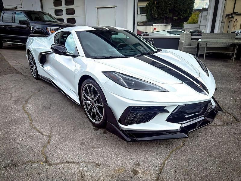 Neu Corvette Stingray 496 PS (364 kW) 2025 Weiß Coupé