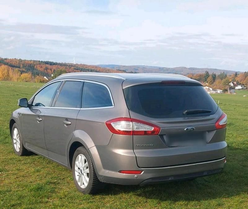 Gebraucht Ford Mondeo 163 PS (119 kW) 2014 Andere farben Kombi