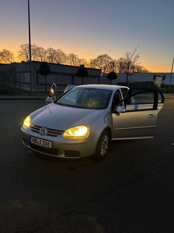 Silber Gebraucht 2004 VW Golf IV Comfortline Limousine | 2.300 € (Fairer Preis) - Bild 1/4