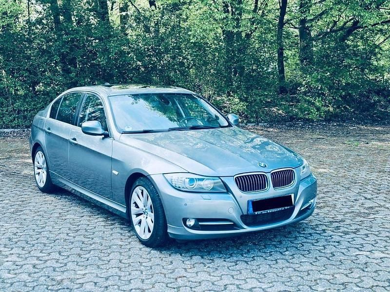 Gebraucht BMW 325 204 PS (150 kW) 2010 Grau Limousine