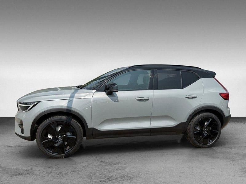 Neu Volvo XC40 Plus 163 PS (119 kW) 2025 Grau SUV