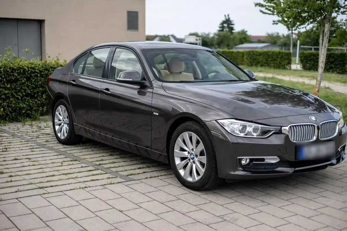 Gebraucht BMW 316 136 PS (100 kW) 2014 Braun Limousine