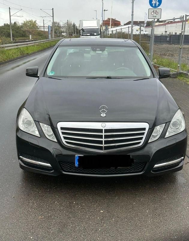 Gebraucht Mercedes 220 170 PS (125 kW) 2011 Schwarz Limousine