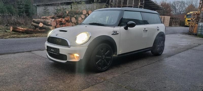 Weiß Gebraucht 2009 Mini Clubman Kombi | 3.999 € - Bild 1/4