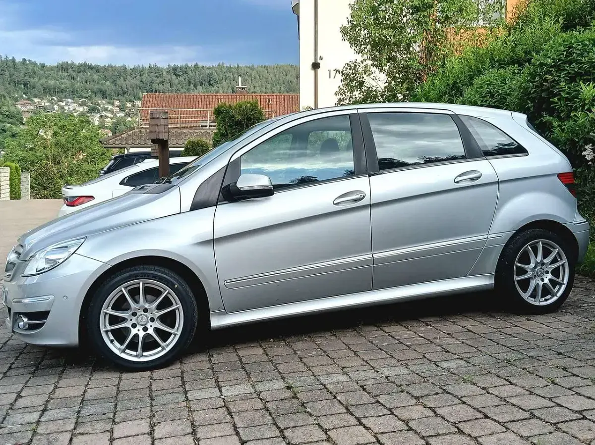 Gebraucht Mercedes 200 136 PS (100 kW) 2011 Grau Van / Kleinbus