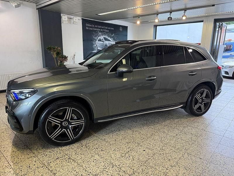 Grau Gebraucht 2023 Mercedes GLC300 AMG SUV | 58.495 € (Guter Preis) - Bild 1/4