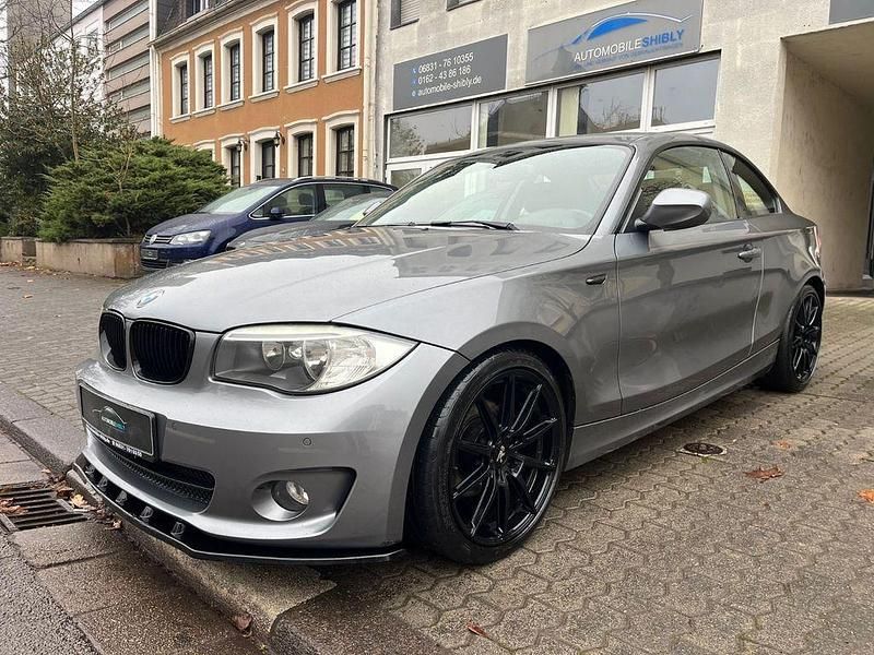 Grau Gebraucht 2012 BMW 118 Performance Kleinwagen | 5.850 € (Superpreis) - Bild 1/4
