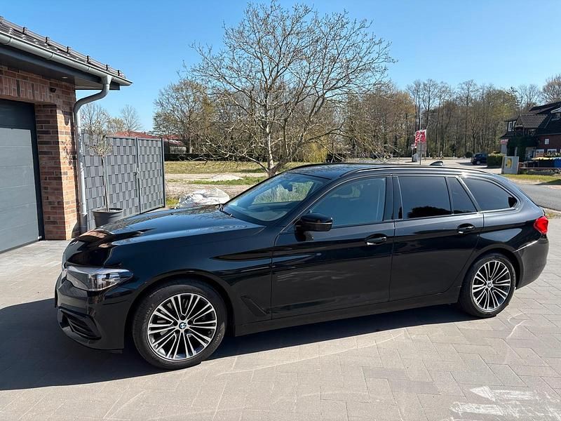 Schwarz Gebraucht 2020 BMW 520 Sport Line Kombi | 22.500 € (Superpreis) - Bild 1/4