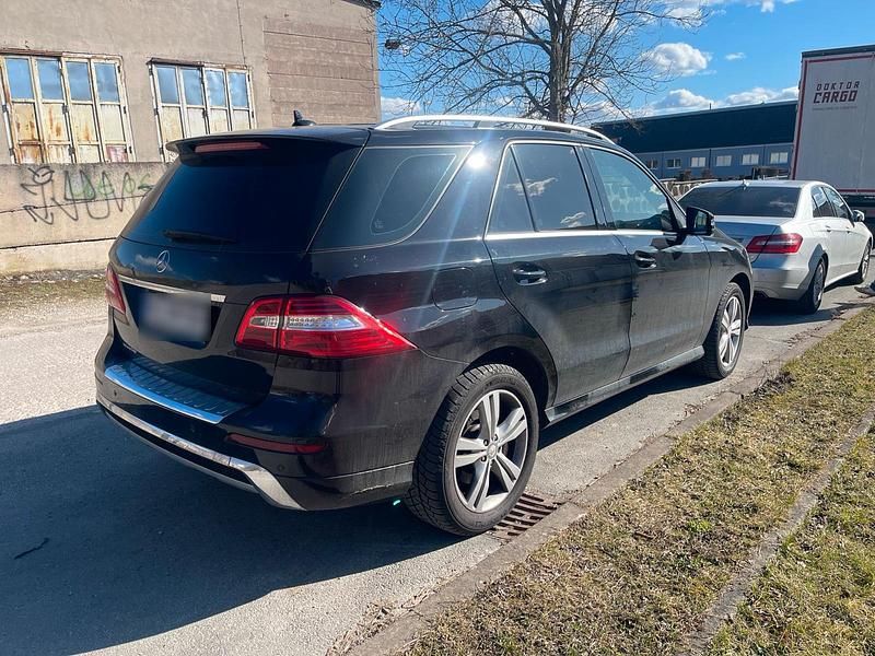 Gebraucht Mercedes ML350 258 PS (189 kW) 2013 Schwarz SUV