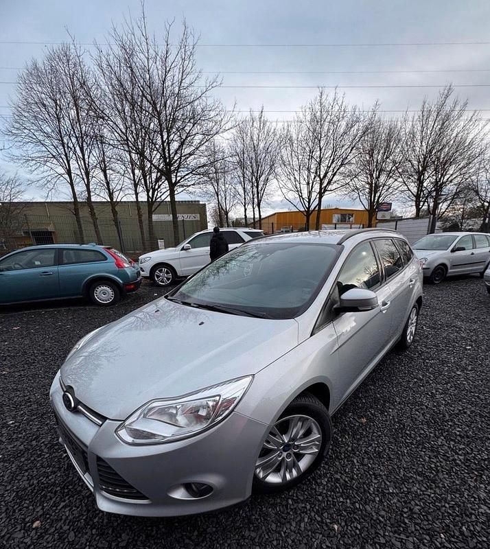 Gebraucht Ford Focus 120 PS (88 kW) 2011 Grau Limousine