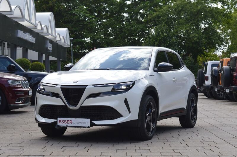 Weiß Gebraucht 2024 Alfa Romeo Junior Edizione Speciale SUV | 29.900 € (Guter Preis) - Bild 1/4