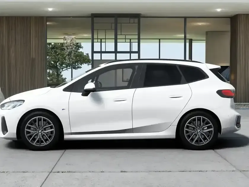 Gebraucht BMW 220 Active Tourer M Sport 170 PS (125 kW) 2025 Alpinweiss iii (weiß) Van / Kleinbus