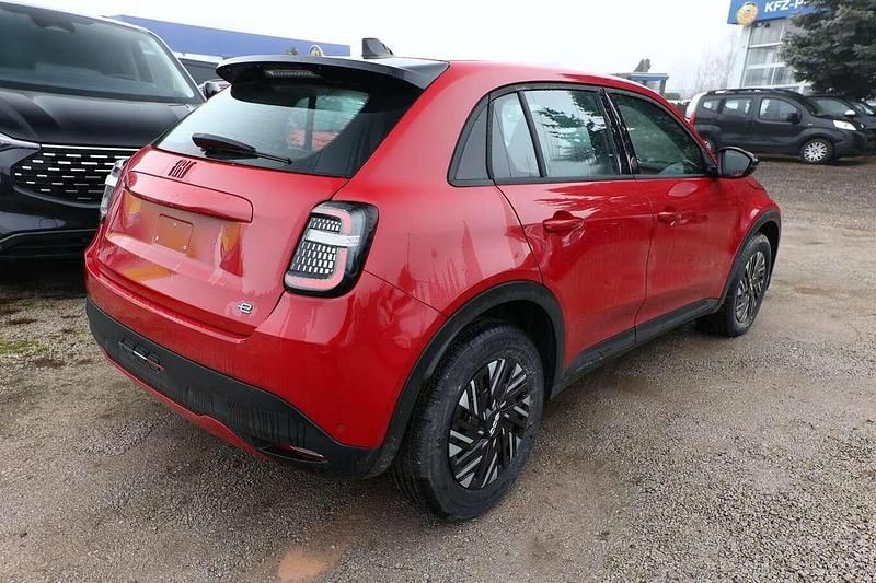 Gebraucht Fiat 600E Red 114 kW (156 PS) 2024 Passione rot SUV
