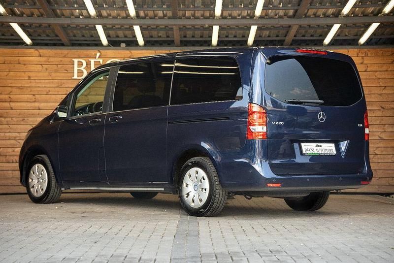 Gebraucht Mercedes V220 Avantgarde 163 PS (119 kW) 2014 Blau Van / Kleinbus