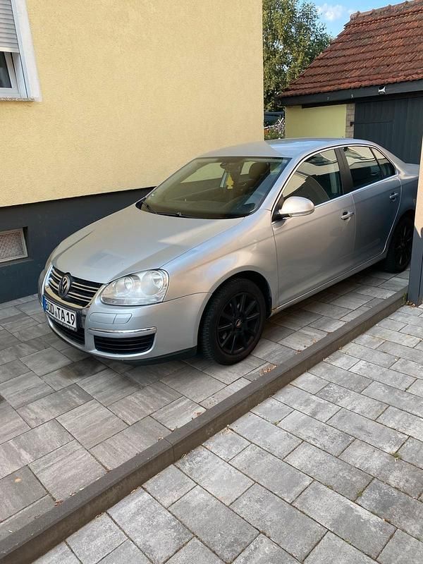 Silber Gebraucht 2007 VW Jetta Limousine | 1.950 € (Fairer Preis) - Bild 1/4