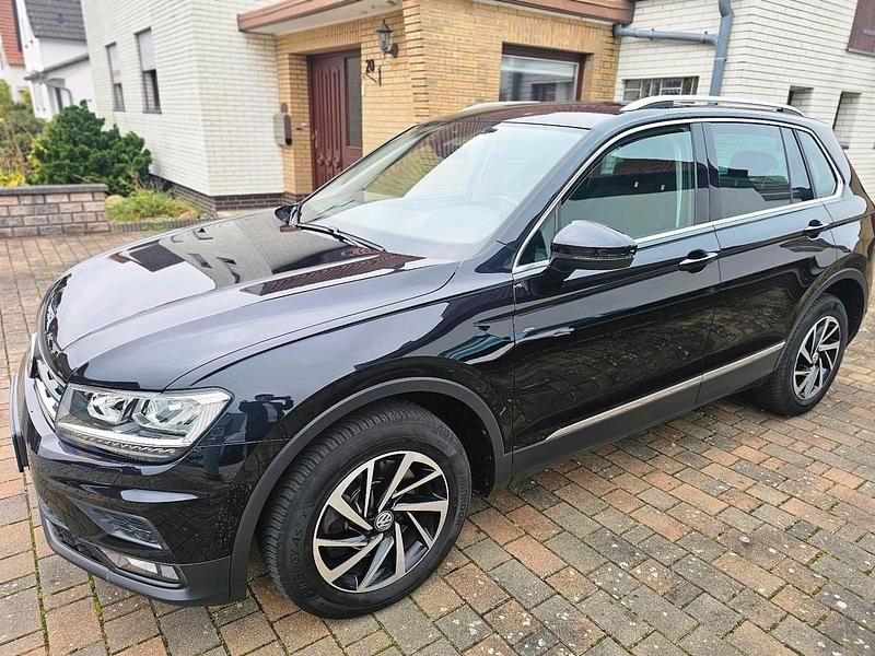 Schwarz Gebraucht 2018 VW Tiguan SUV | 21.900 € (Fairer Preis) - Bild 1/4