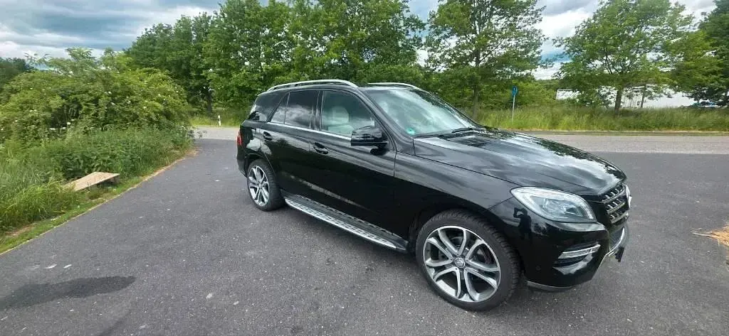 Gebraucht Mercedes ML350 258 PS (189 kW) 2014 Schwarz SUV
