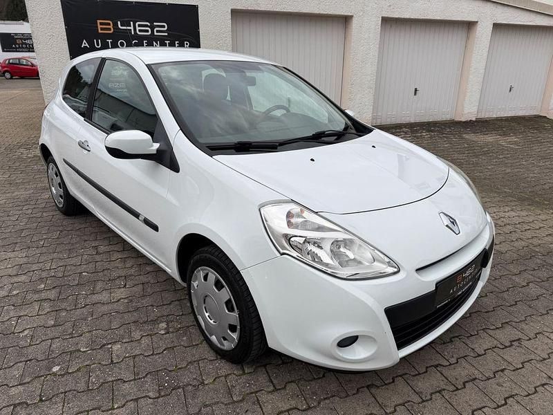 Gebraucht Renault Clio III Expression 75 PS (55 kW) 2010 Weiß Kleinwagen