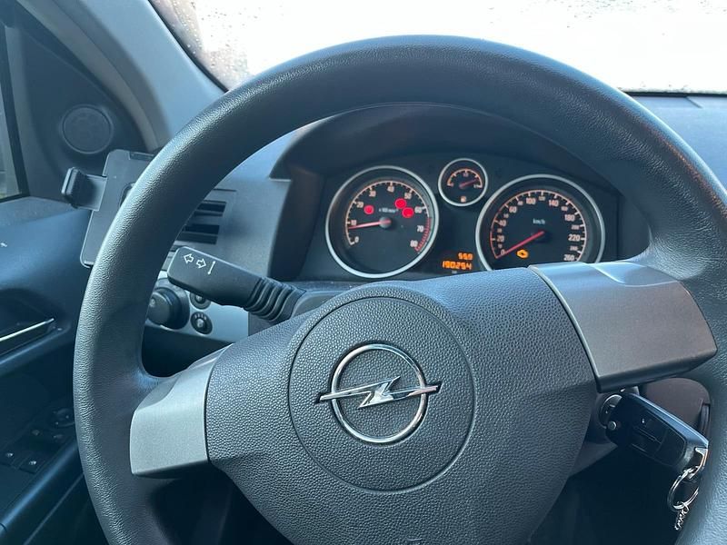 Gebraucht Opel Astra 97 PS (71 kW) 2005 Silber Kleinwagen