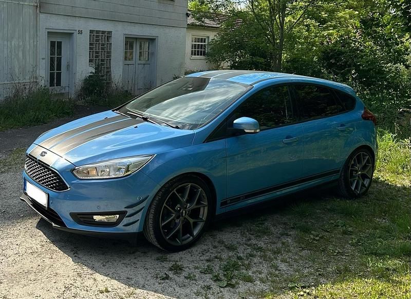 Blau Gebraucht 2016 Ford Focus Business Edition Limousine | 7.000 € (Superpreis) - Bild 1/4