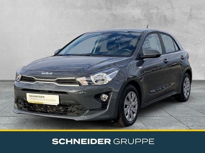 Grau Gebraucht 2023 Kia Rio Spirit Limousine | 14.890 € (Fairer Preis) - Bild 1/4