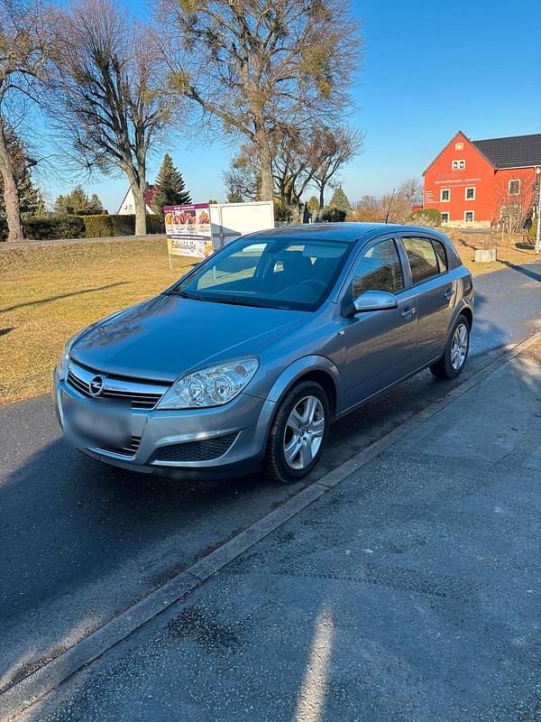 Silber Gebraucht 2009 Opel Astra Kleinwagen | 2.500 € (Fairer Preis) - Bild 1/4