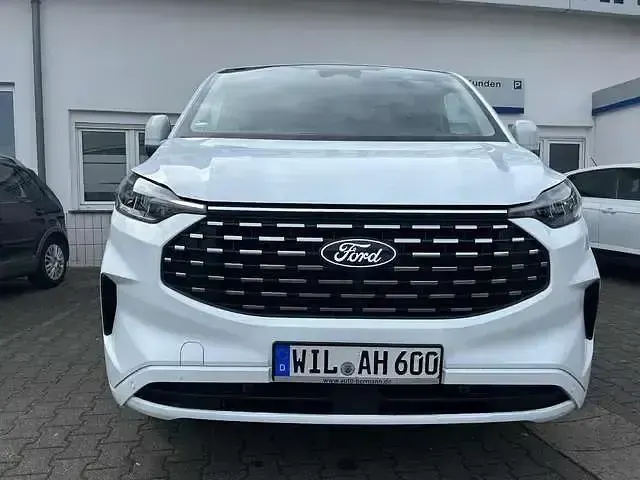 Gebraucht Ford Tourneo Custom Titanium 136 PS (100 kW) 2024 Frostweiß Van