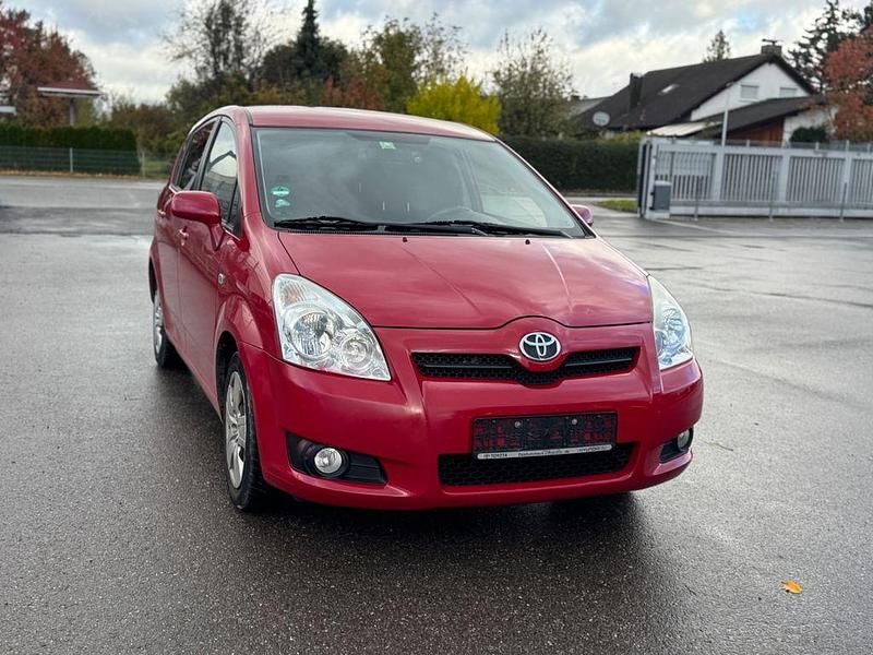 Rot Gebraucht 2007 Toyota Corolla Verso Luna Van / Kleinbus | 5.900 € (Etwas zu teuer) - Bild 1/4