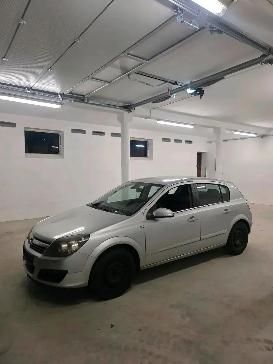 Second-hand Opel Astra 105 CP (77 kW) 2005 Argintiu Berlinǎ