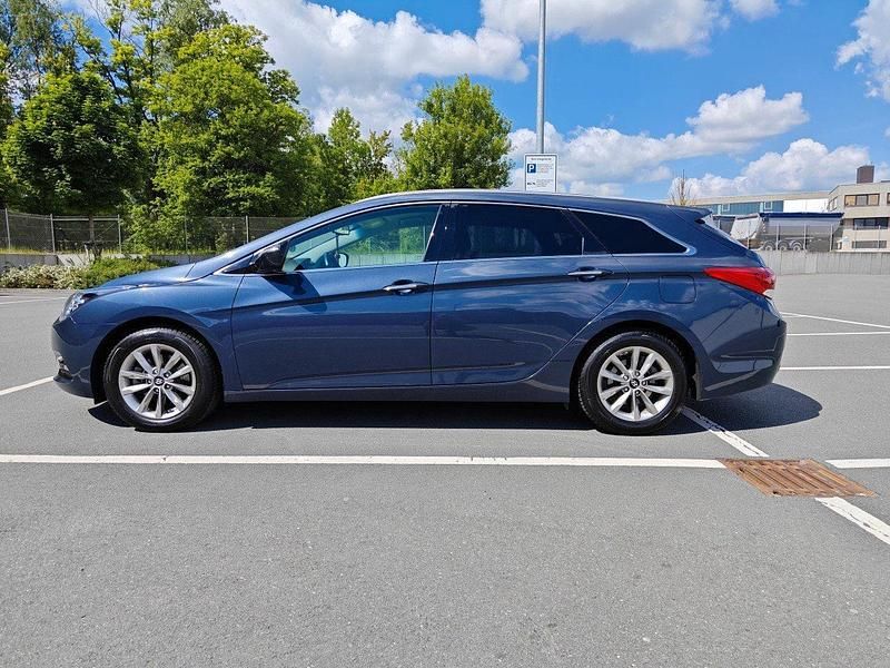 Gebraucht Hyundai i40 141 PS (103 kW) 2017 Blau Kombi