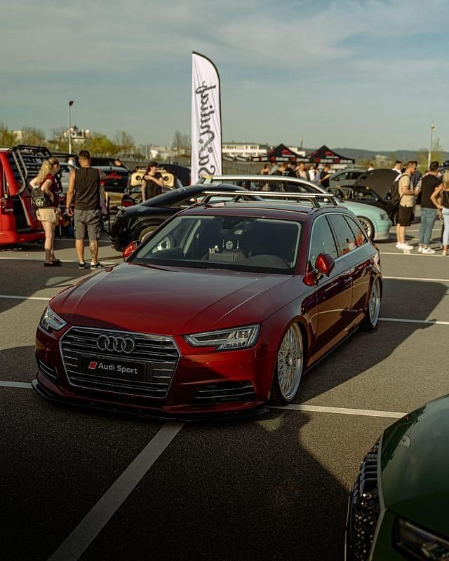 Rot Gebraucht 2017 Audi A4 Sport Kombi | 21.500 € (Teuer) - Bild 1/4