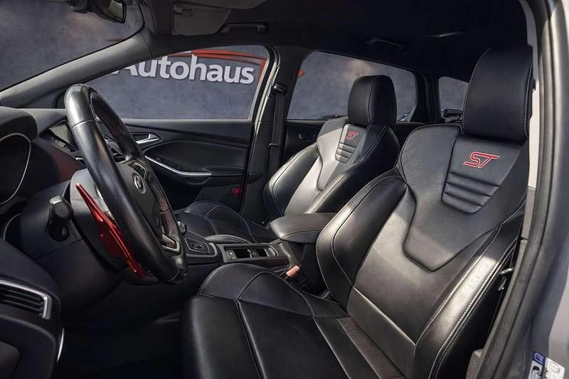 Gebraucht Ford Focus ST 185 PS (136 kW) 2016 Slategrau Kombi