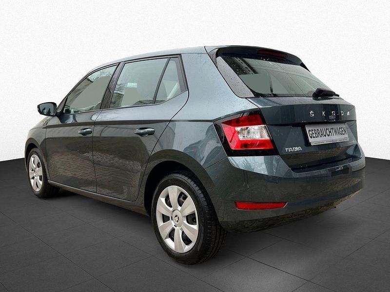 Gebraucht Skoda Fabia Ambition 60 PS (44 kW) 2021 Grau Limousine