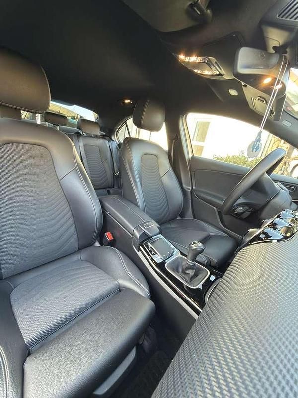 Gebraucht Mercedes A200 163 PS (119 kW) 2019 Grau Limousine