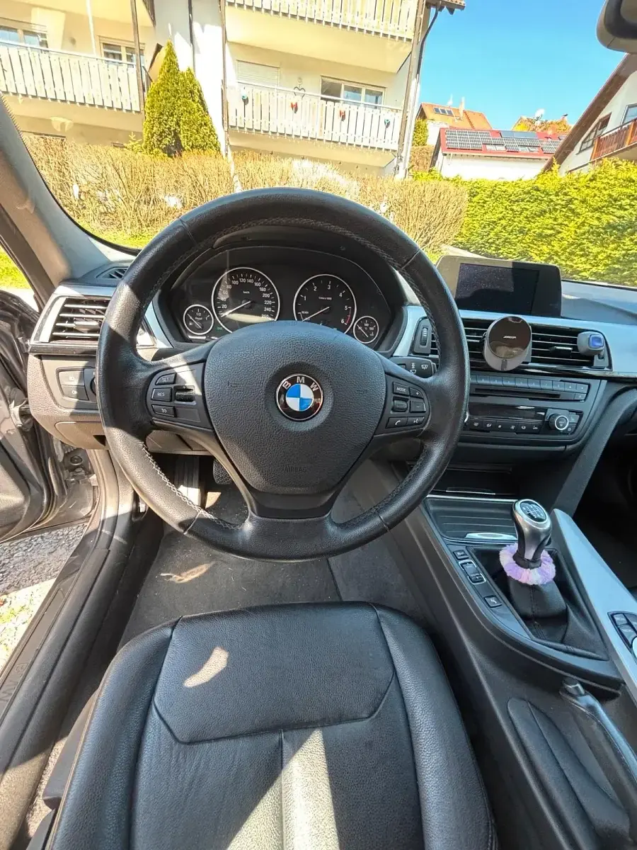 Gebraucht BMW 320 163 PS (119 kW) 2012 Grau Limousine