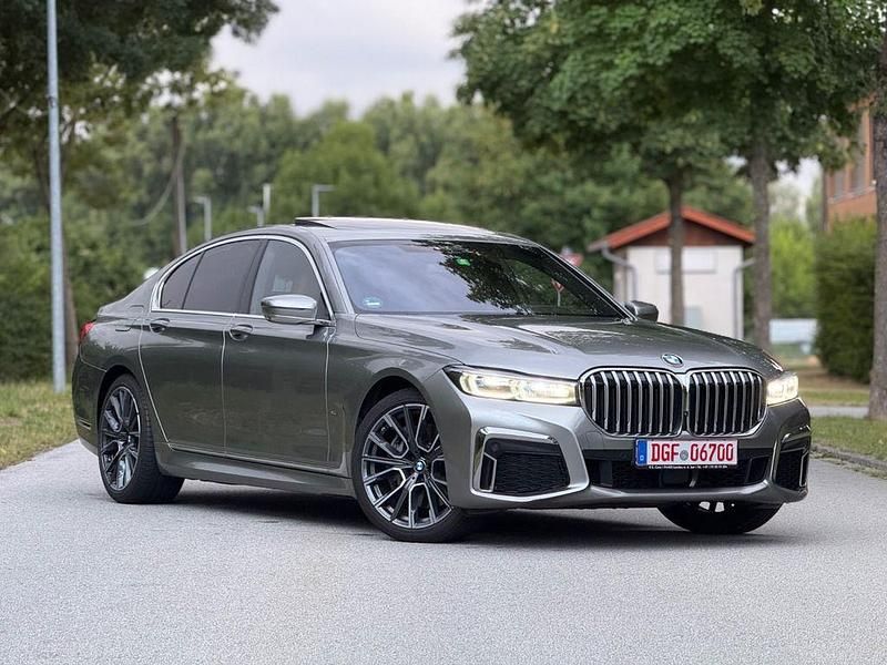 Grau Gebraucht 2019 BMW 740 Performance Limousine | 45.500 € (Teuer) - Bild 1/4