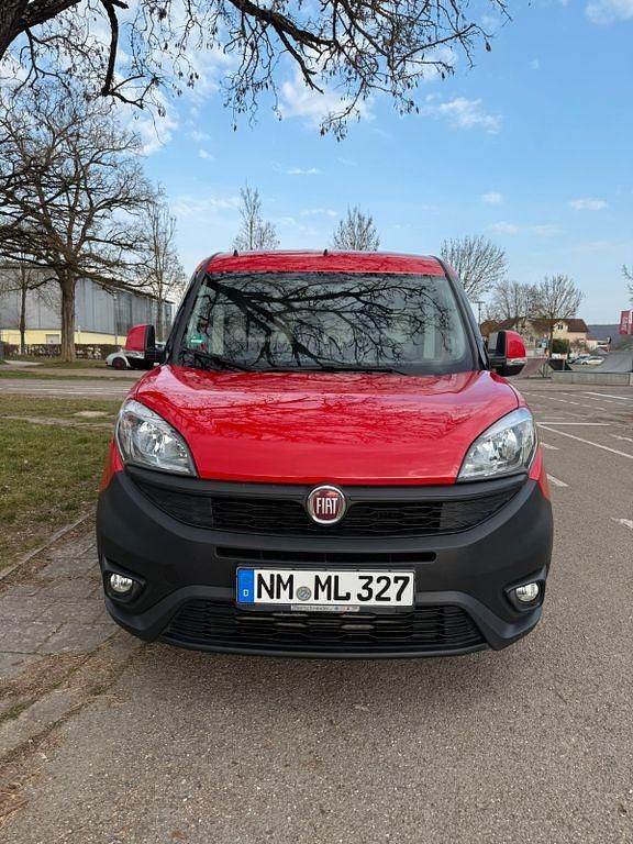 Gebraucht Fiat Doblò 120 PS (88 kW) 2017 Rot Van / Kleinbus