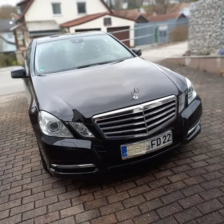 Gebraucht Mercedes E220 Avantgarde 170 PS (125 kW) 2010 Schwarz Limousine
