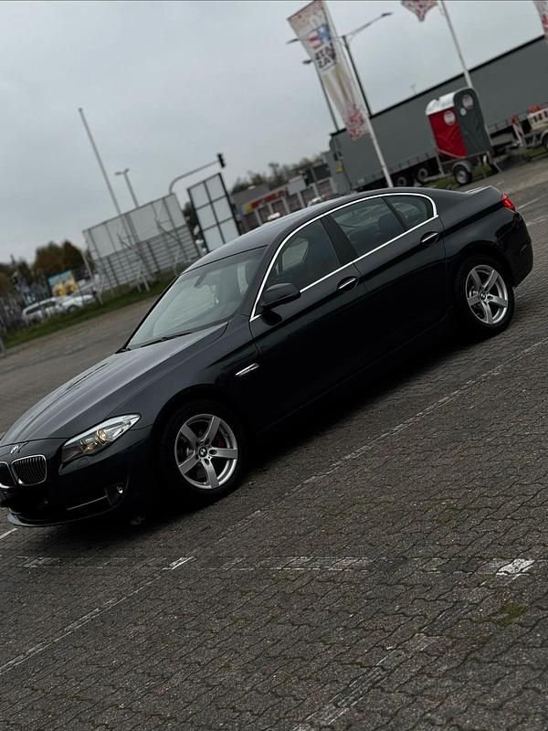 Gebraucht BMW 520 184 PS (135 kW) 2011 Grau Limousine