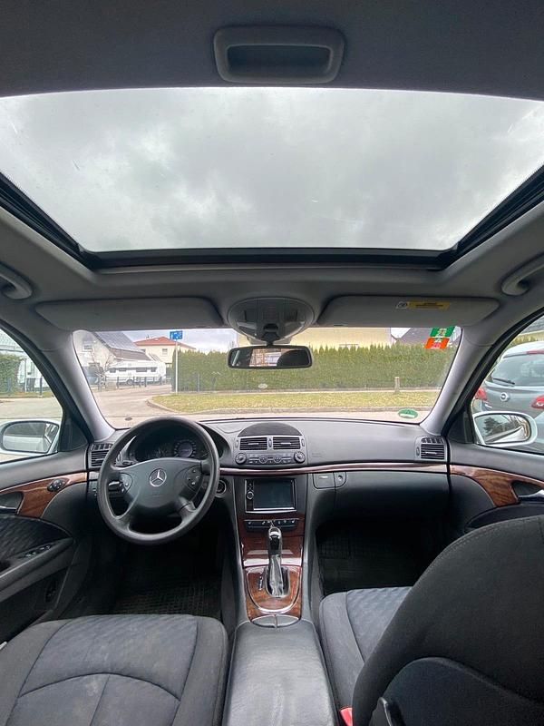 Silber Gebraucht 2003 Mercedes E270 Limousine | 2.490 € (Guter Preis) - Bild 1/4