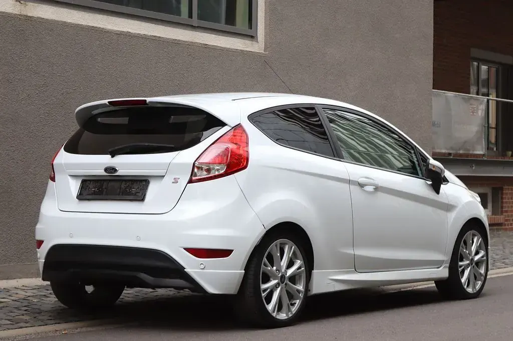 Gebraucht Ford Fiesta Sport 125 PS (91 kW) 2014 Weiß Kleinwagen