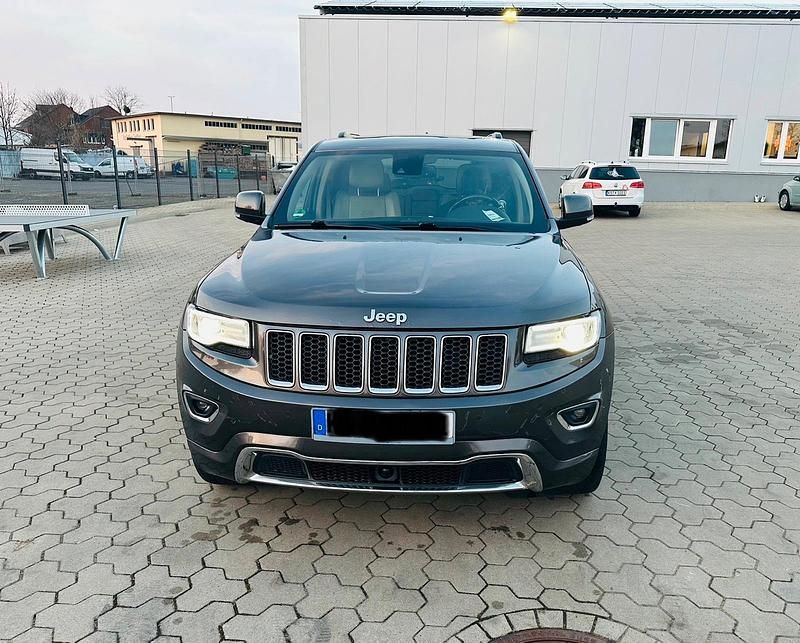 Grau Gebraucht 2013 Jeep Grand Cherokee Overland SUV | 9.500 € (Guter Preis) - Bild 1/4