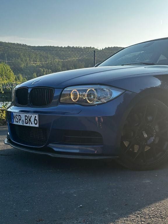Blau Gebraucht 2011 BMW 135 Performance Kleinwagen | 24.990 € (Teuer) - Bild 1/4