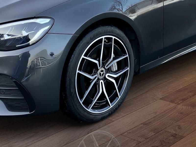 Gebraucht Mercedes E300 AMG 211 PS (155 kW) 2022 Grau Limousine