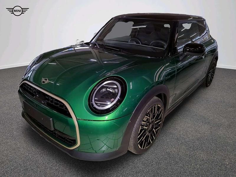 Gebraucht Mini Cooper Favoured 156 PS (114 kW) 2024 Grün Kleinwagen