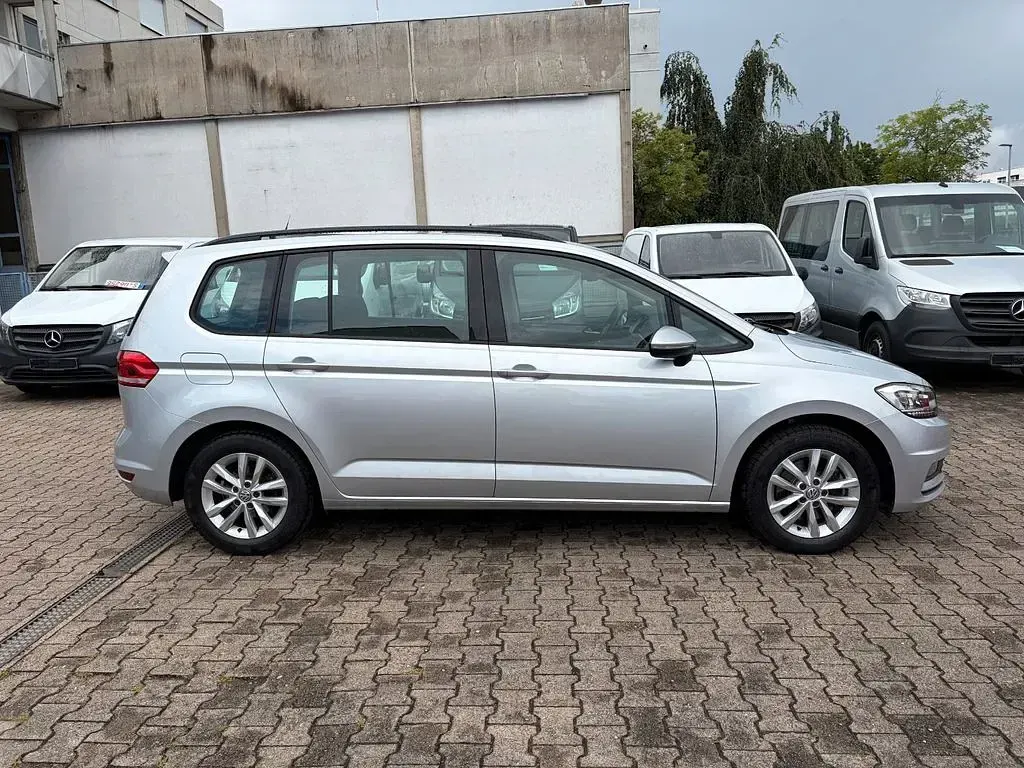 Gebraucht VW Touran Comfortline 150 PS (110 kW) 2018 Reflexsilber Van / Kleinbus