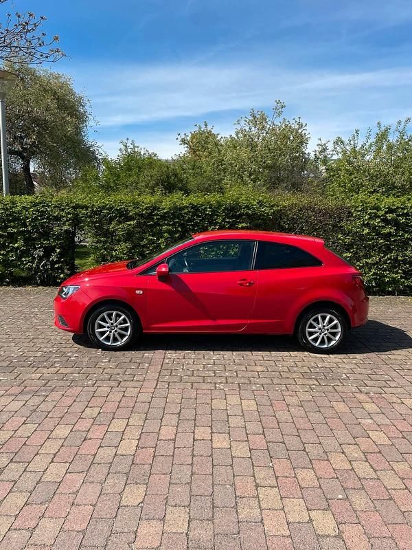 Rot Gebraucht 2016 Seat Ibiza Coupé | 5.999 € (Fairer Preis) - Bild 1/4