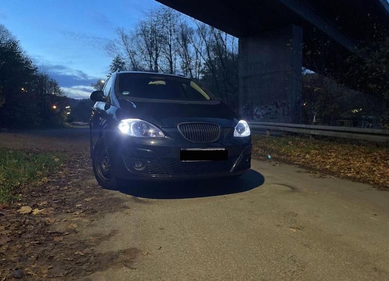 Schwarz Gebraucht 2012 Seat Altea XL Van / Kleinbus | 4.000 € (Fairer Preis) - Bild 1/4